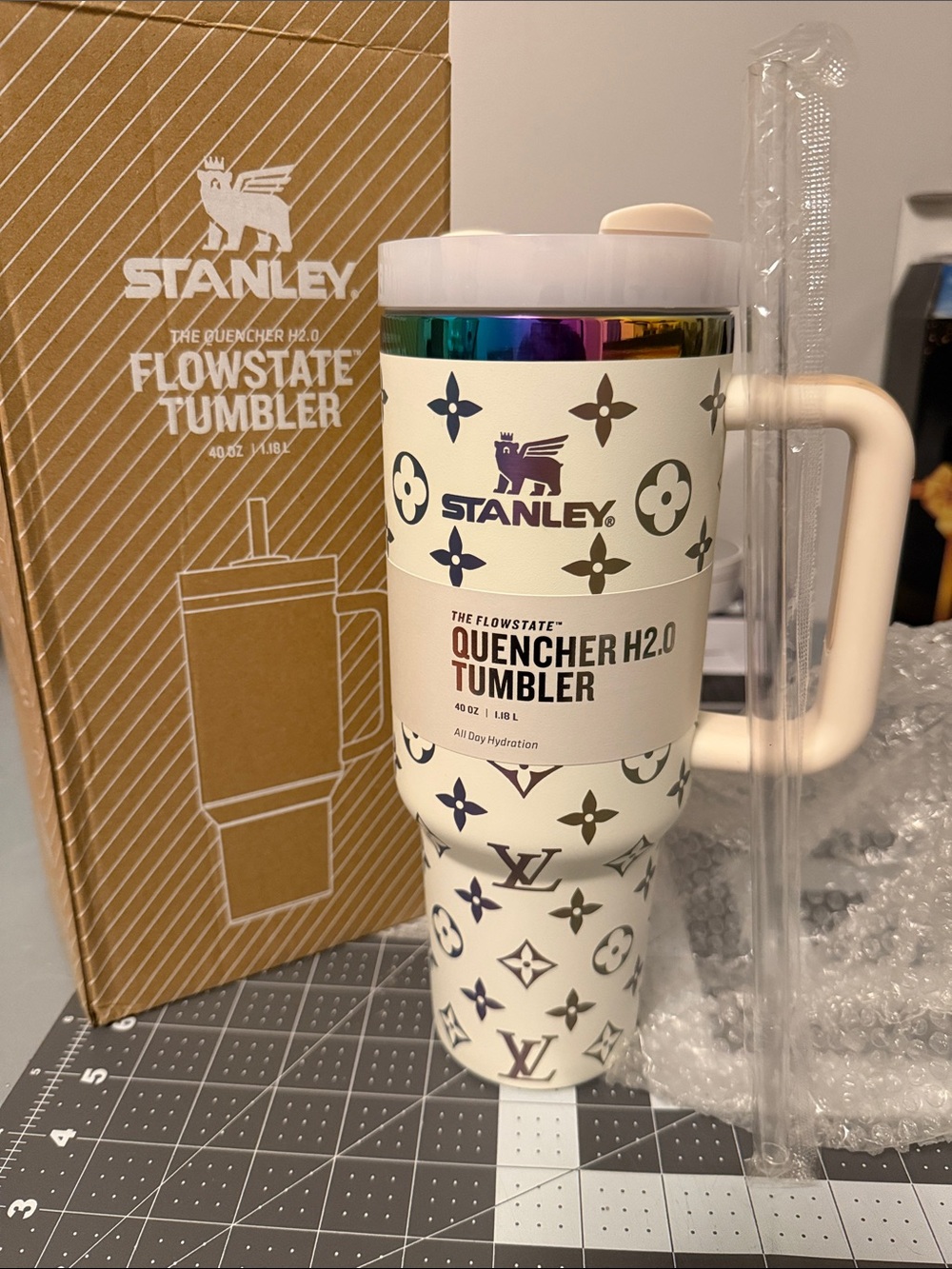 Stanley Quencher H2.0 Tumbler - Cream with Multicolor Accent